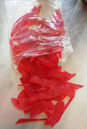 Alternative view of KIRMIZI ŞEFFAF RENKLİ PARÇA Mozaik / Vitray Camı-1kg-